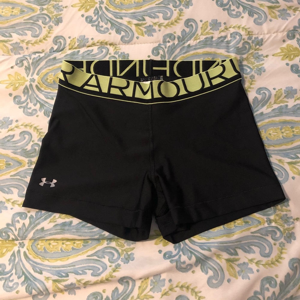NWOT Under Armour compression shorts size small